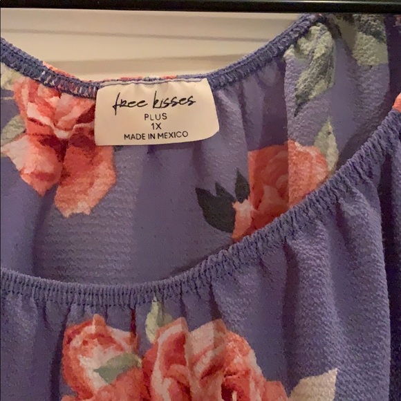 Free Kisses Off the Shoulder boho top - Picture 2 of 3